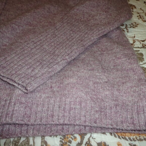 NWOT LEGENDARY OUTFITTERS Knit Crew Neck Sweater S Lavender/Plum Raglan Sleeves - Picture 8 of 15